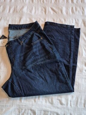 Measure & Made womens size 24, fit 3, tons of stretch 4 pockets, NEW